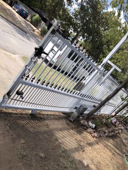 Se reparan cercas y se se instalan motores