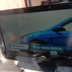 !! TV  Vizio TV 32 In Works GREAT  No Remote  Firm Price 