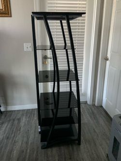 Media 5 shelf’s towers like new