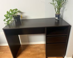 Computer desk brown with drawers