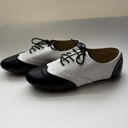 Ollio Classic Lace Up Dress Low Flat Heel Oxford Black And White Women’s Size 8