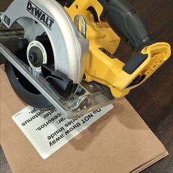 Brand New Dewalt 20v cordless circular saw 6-1/2" Blade Tool Only No Battery
