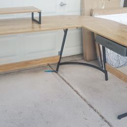 $100 NEWLY ASSEMBLED L-SHAPE COMPUTER DESK 
