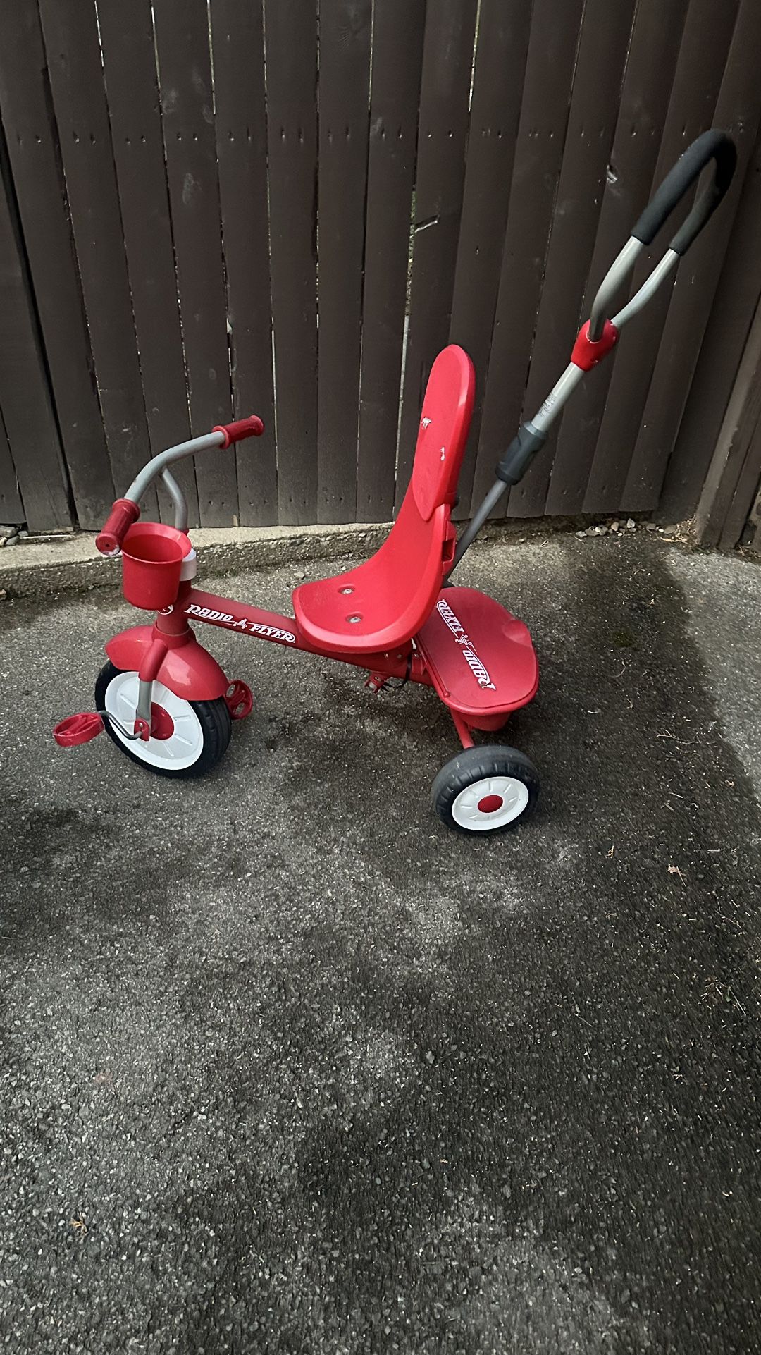 Rad racer Toddler Bike Great Gift! Radio Flyer Deluxe Steer and Stroll Recreation Bike Tricycle, Red
