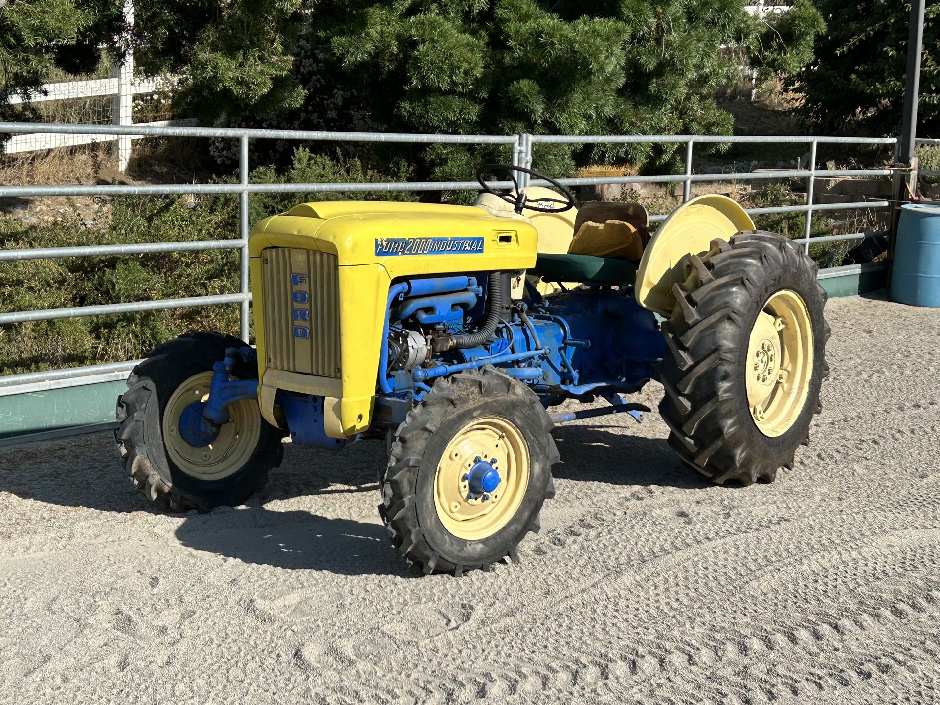 1964 Ford 2000 Industrial tractor