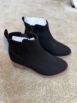 New Toddler boots size 11
