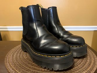 Dr. Martens 2976 Quad Smooth Leather Platform Chelsea Boots W7/ M6