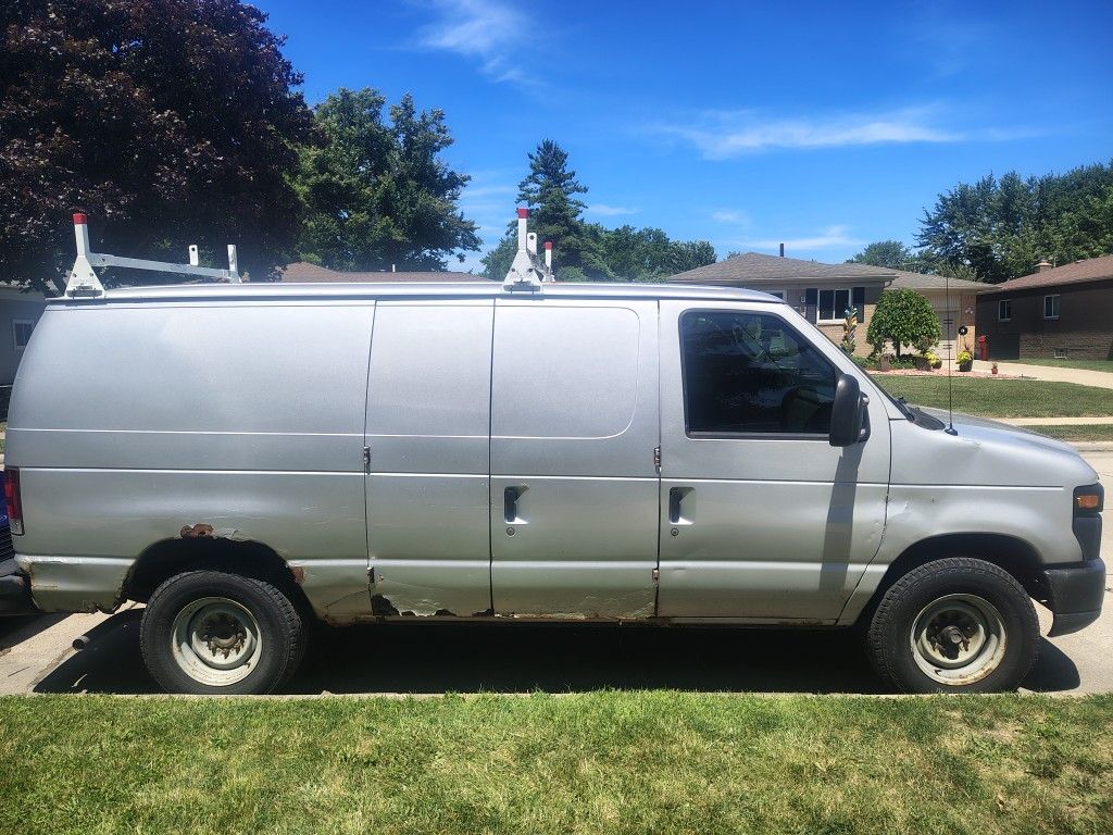 2011 Ford E-250
