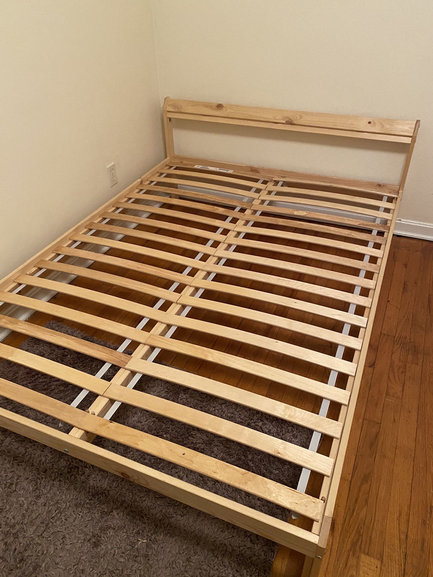 Bed frame. Size: Full