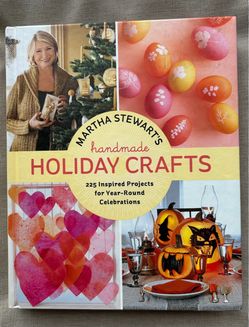 Martha Stewart’s Handmade Holiday Crafts: 225 Inspired Projects for Year-Round Celebrations HC Book