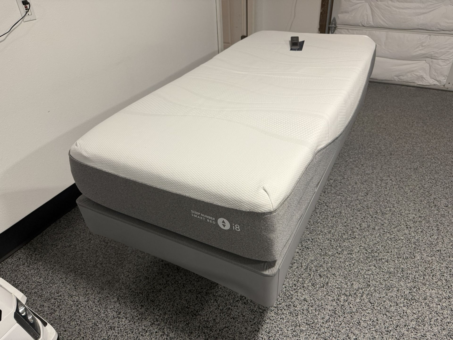 Sleep Number I8 Smart Bed W/ Adjustable Base
