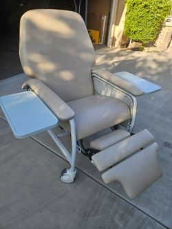 Mobil Leather wrapped recliner with built-in heat and massage