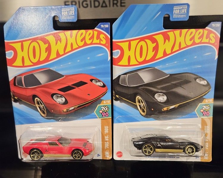 71 LAMBORGHINI HOT WHEELS LOT OF 2