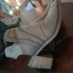 Woman's SANOMA'S Size 8 1/2