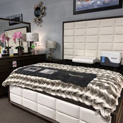 Beautiful solid wood bed set! $2599 🤎🚨🔥