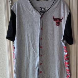NBA Chicago Bulls men's size large jersey button-up