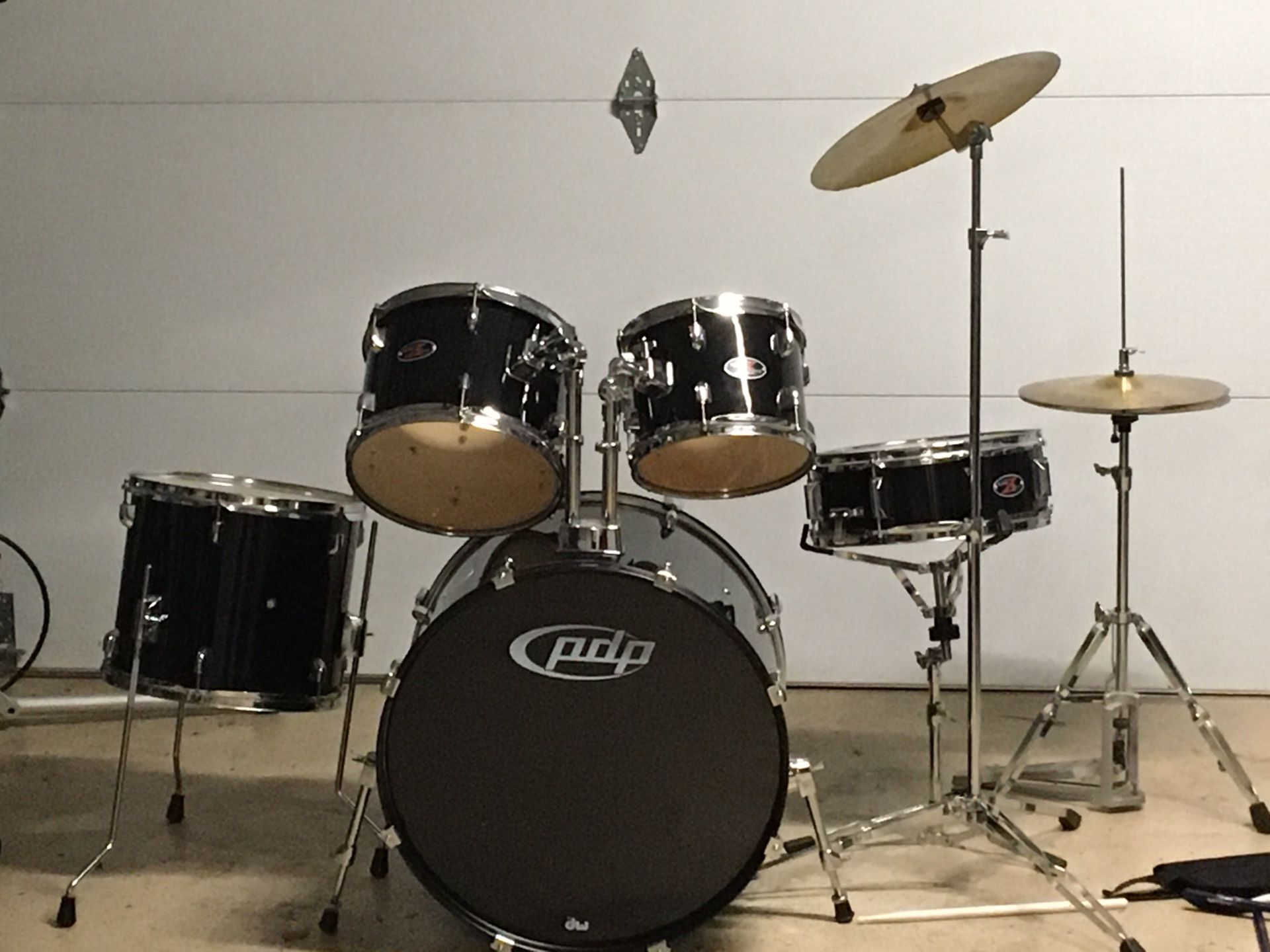 PDP Z5 Drum Set w/ Sticks and Practice Pads