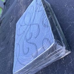 NEW QUEEN REGULAR  MATTRESS AND BOX SPRING-2pcs