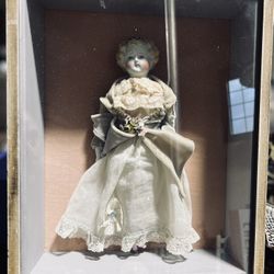 Exquisite Antique French Bisque Fashion Doll – Closed Mouth, Glass Eyes, Original Antique Clothing 