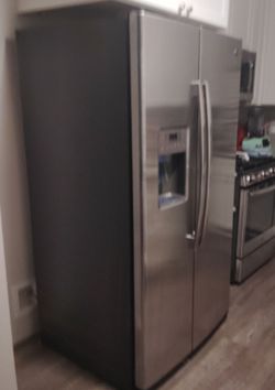 GE Refrigerator Side by Side with ice maker