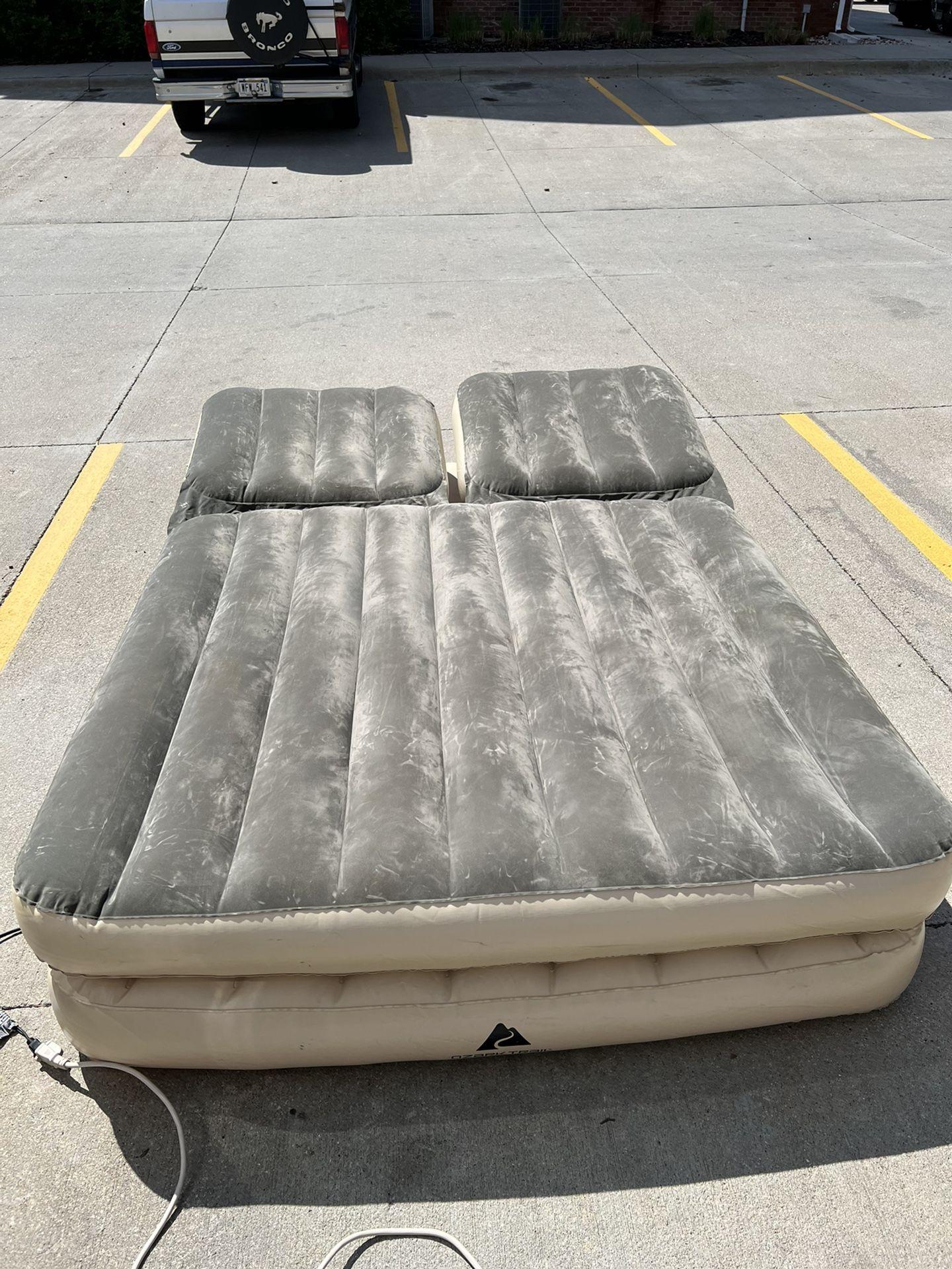 Air Mattress with head rest