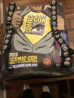 300 - Rise of an Empire - 2013 Comic Con Swag Bag - Comic Con ExclusiveSlightly used, on day 1 of comic con and put away.approximately 19x23used,