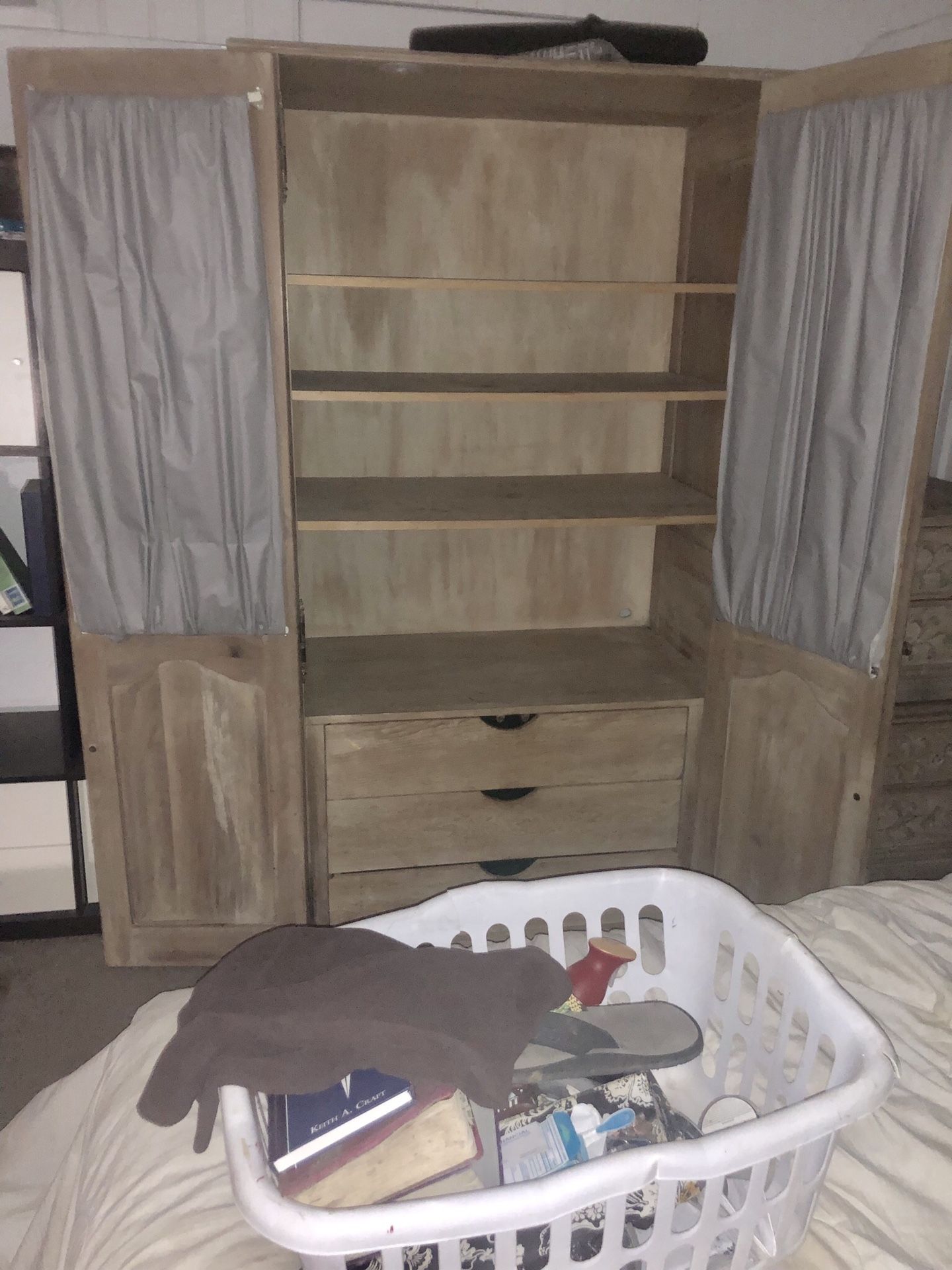 Antique white wash Queen bedroom set