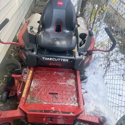 Zero Turn Riding Lawnmower 