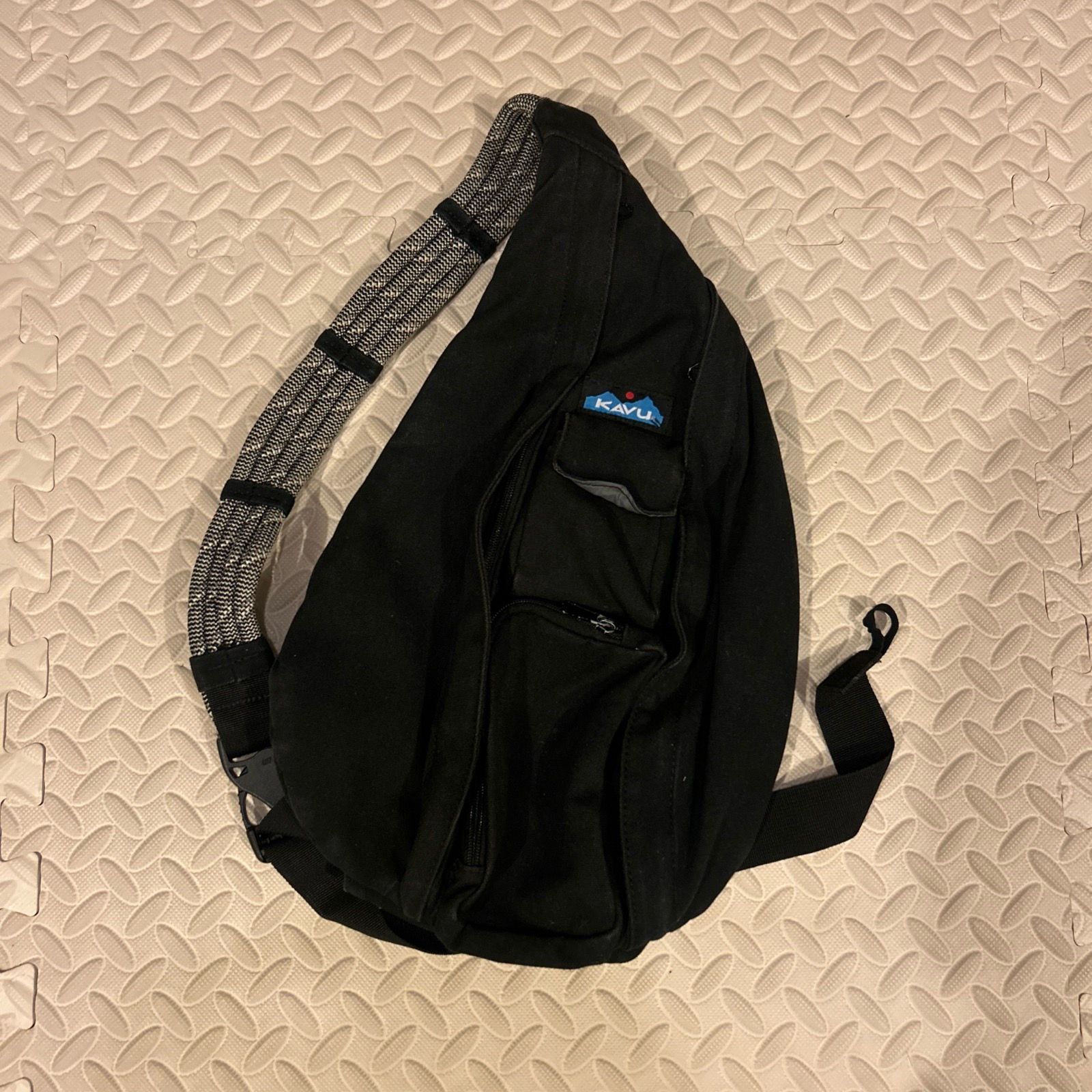 Kavu Rope Sling Bag Crossbody Shoulder Backpack Black Canvas Hiking Outdoors