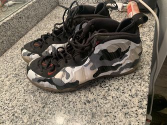 Nike foams sz 15