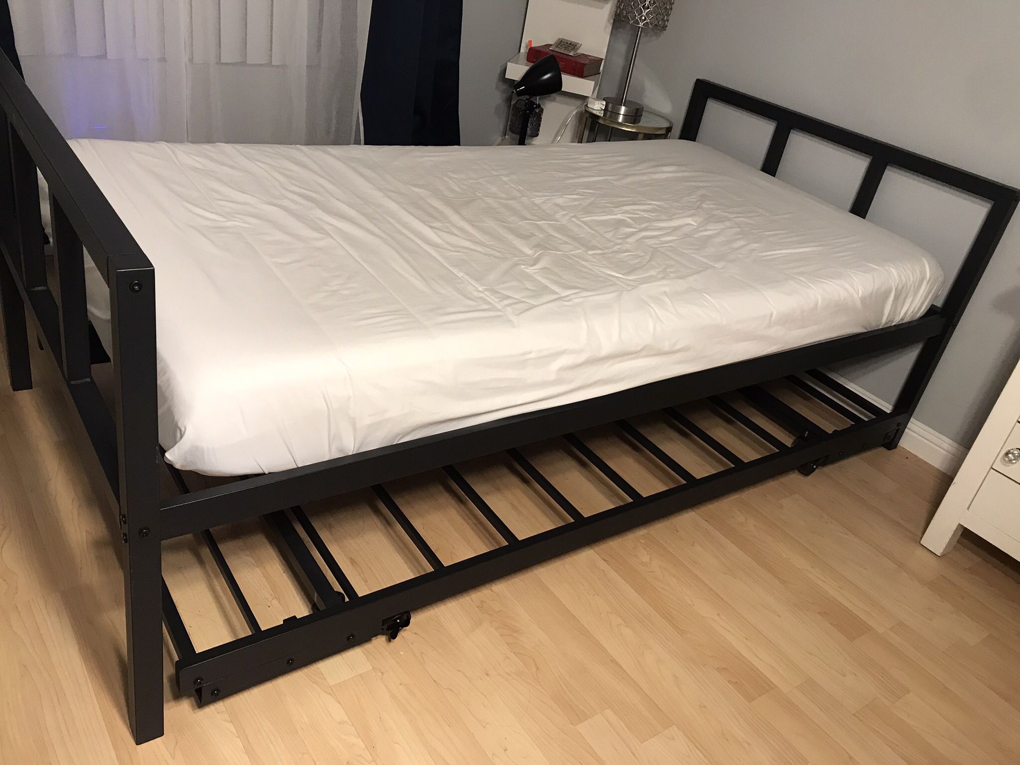 Twin Size Bed With Trundle