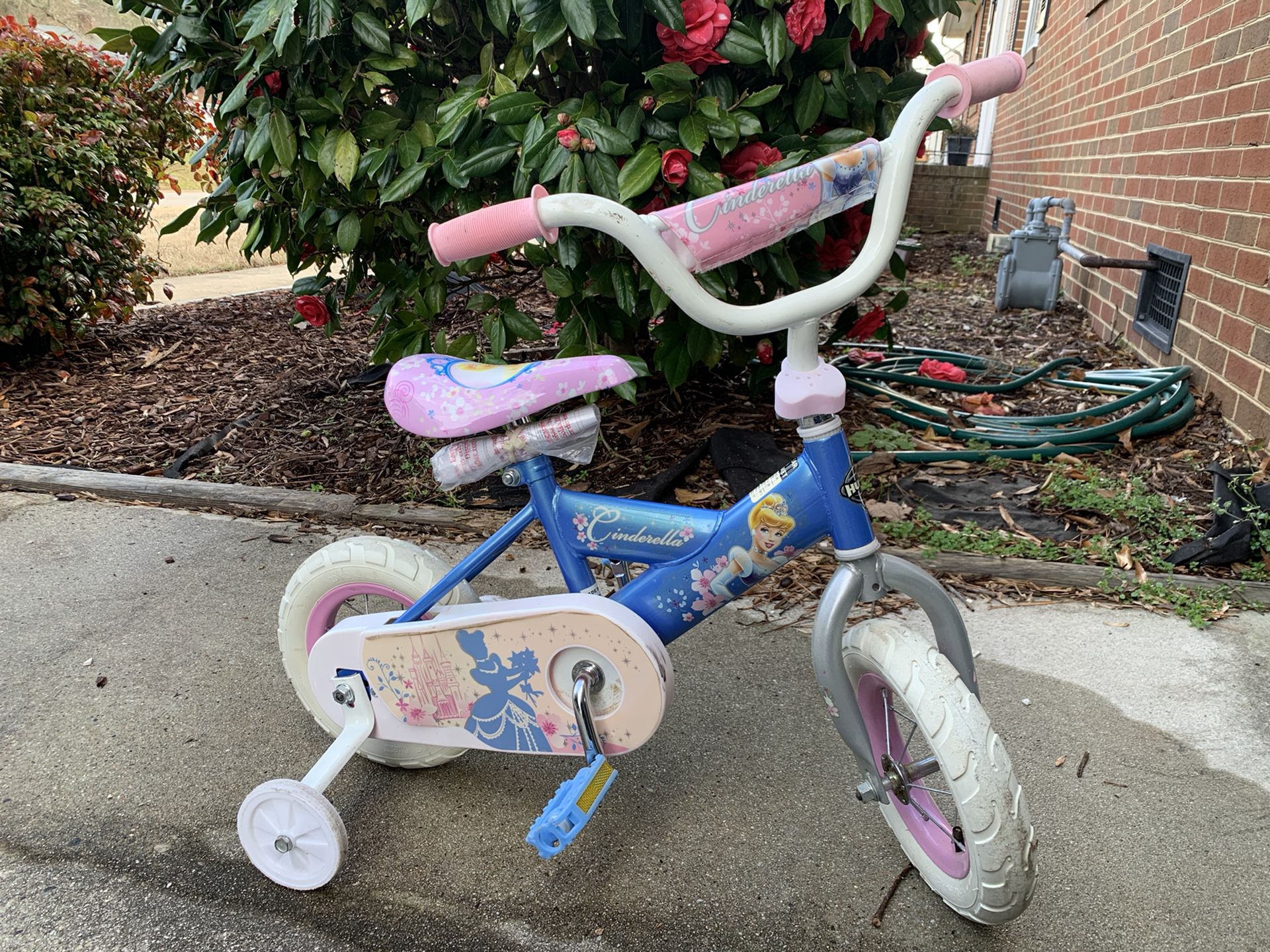 10” Disney Cinderella Girls Bike with training wheels