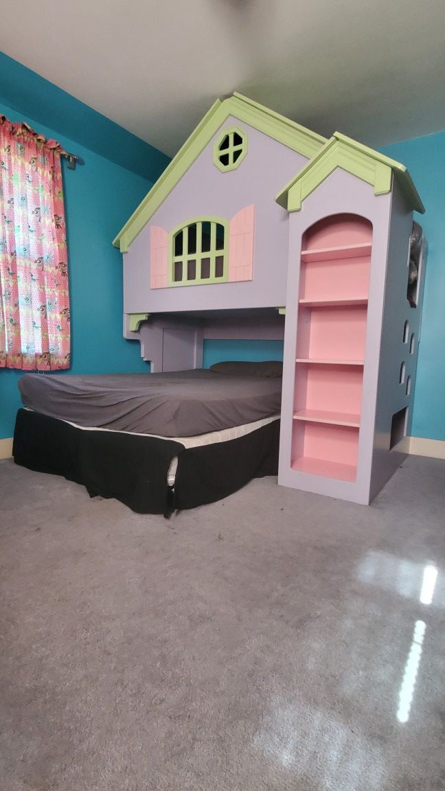 Doll house bunk bed