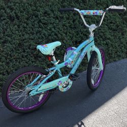 Girls 20 inch Schwinn Deelite Bicycle