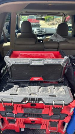 Milwaukee m18 job site radio