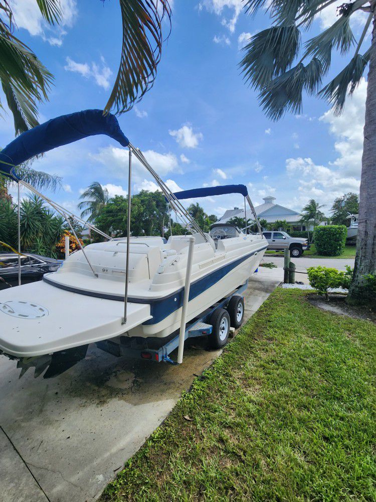 28ft Rendezvous Deck Boat With Bar