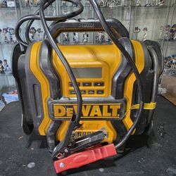 DeWalt Portable Power 2000 Peak Amp Jump Starter W/Digital Compressor