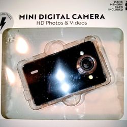 MINI DIGITAL CAMERA- MEMORY CARD INCLUDED