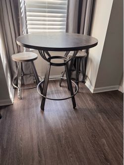 Bar table and 2 stools