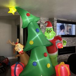 Grinch Inflatable 