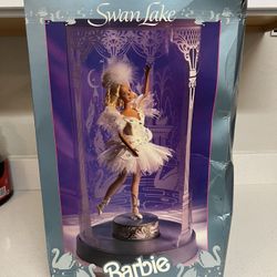 1991 Swan Lake Musical Ballerina Barbie Doll.
