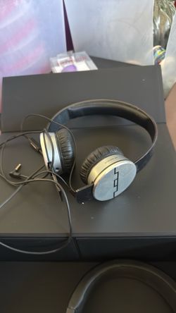 Head phones