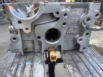 Oem Cylinder head ford escape  1.6