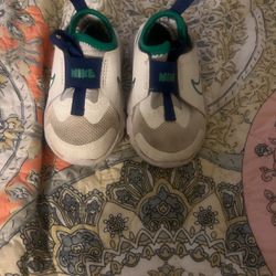 Toddler Nike Size 5 