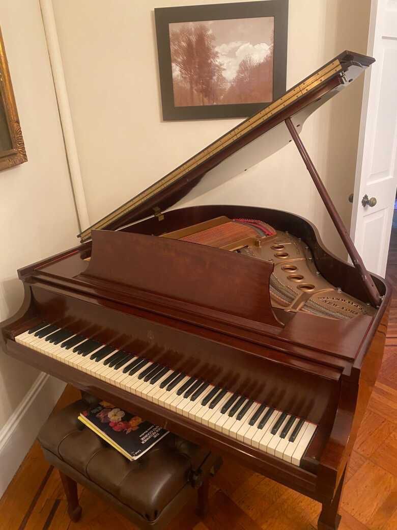 Steinway & Sons M model 5'7'' mahogany Baby Grand Piano In Great Shape Going For Free
