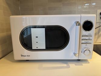 Magic Chef Retro Microwave 0.7 Cu. Ft. – New Open Box