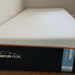 Tempur-Pedic LUXEbreeze Firm Twin XL Mattress – Excellent Condition
