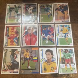 SOCCER CARDS LOT