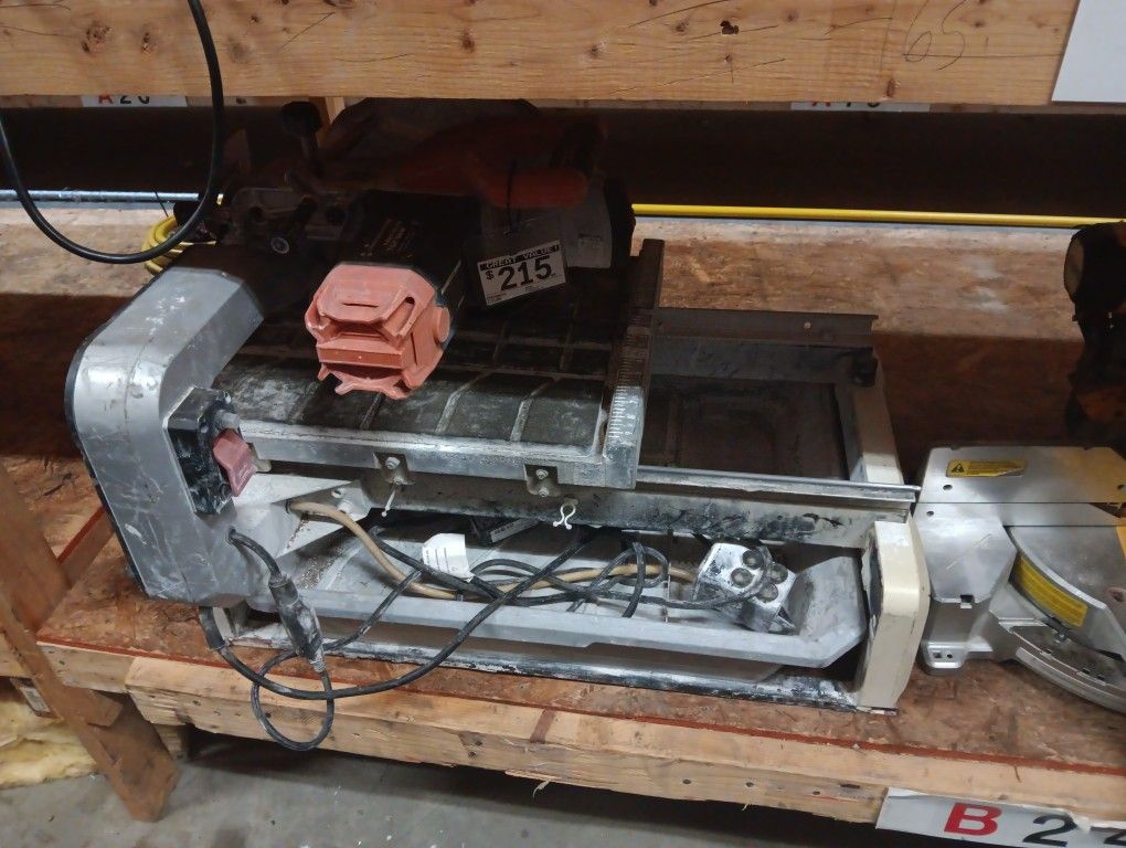 Diamondback Tile Saw 