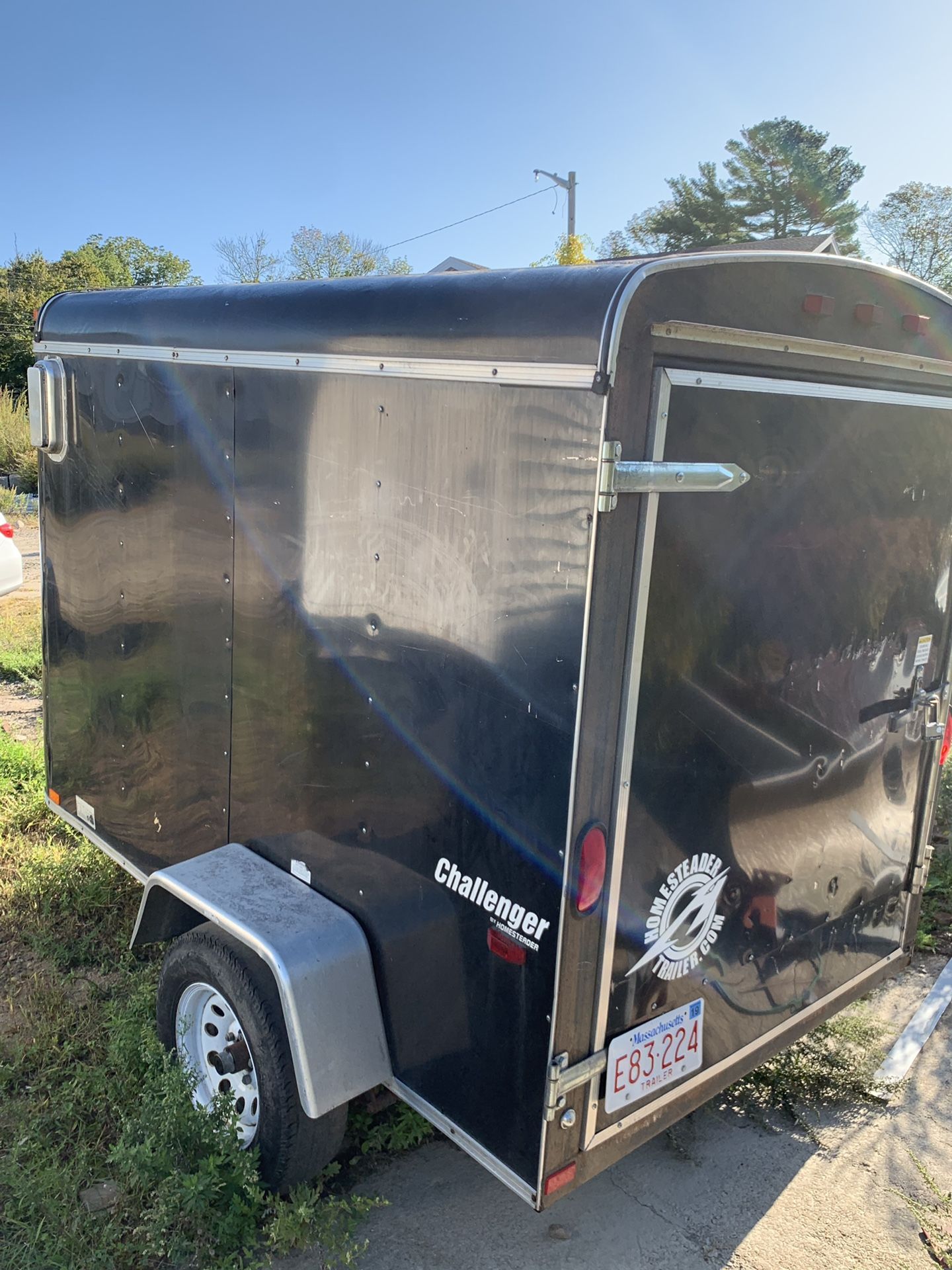 Enclosed trailer